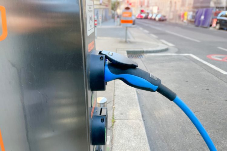 Entwicklung von Ladestationen